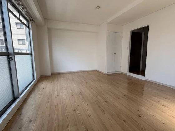 クリスタルビル