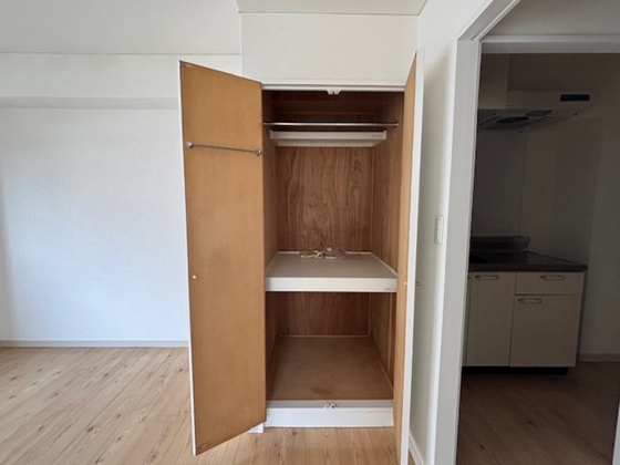 クリスタルビル