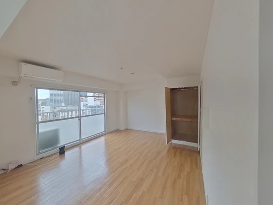 クリスタルビル