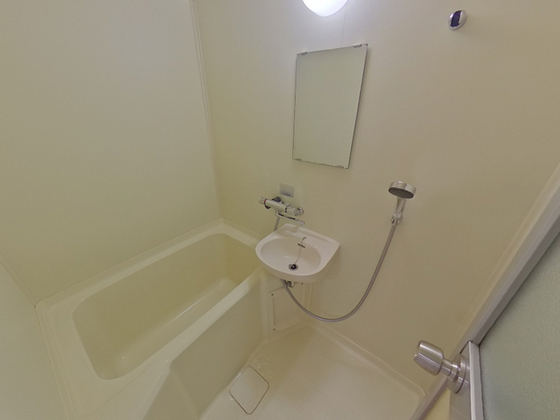 クリスタルビル