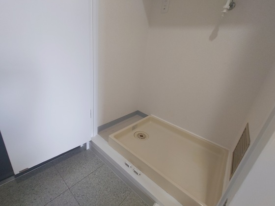 クリスタルビル