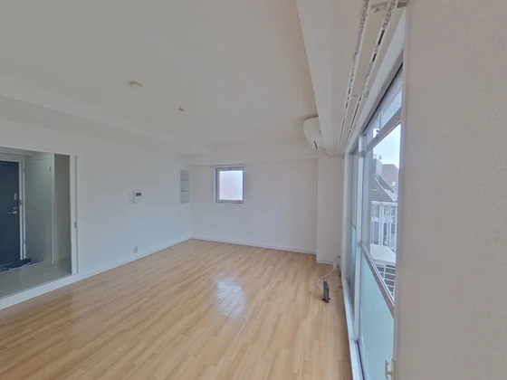 クリスタルビル