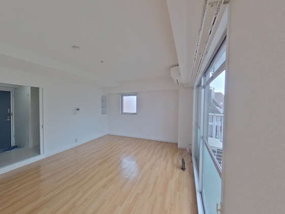 クリスタルビル