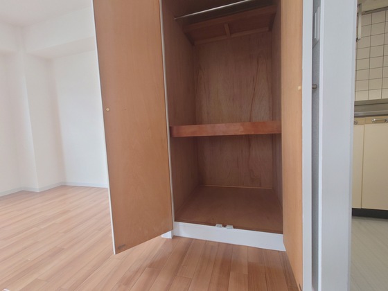 クリスタルビル