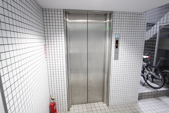 クリスタルビル