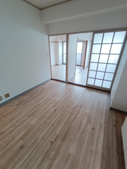 ホワイトシティ国泰寺