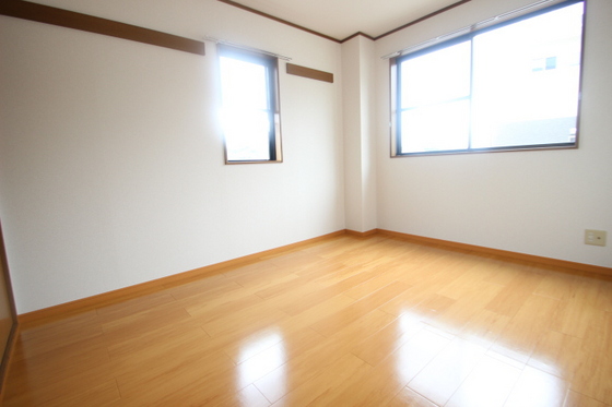 ソレアード石井 B