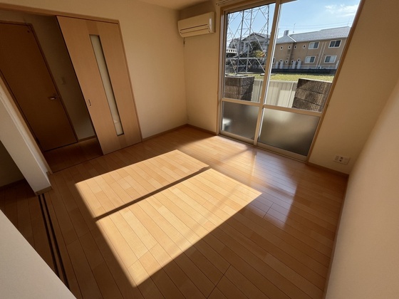 ウィングス緑井 E棟