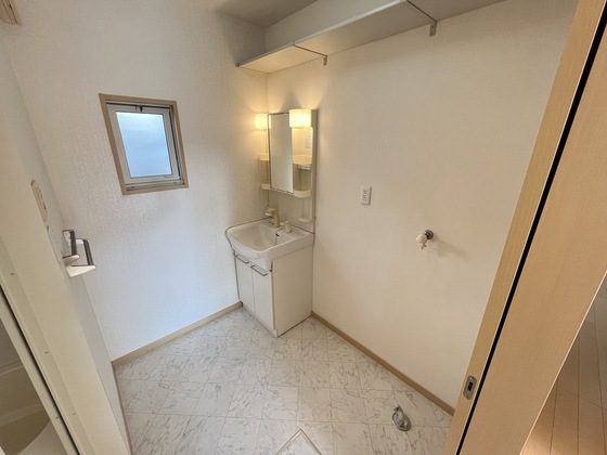 ウィングス緑井 E棟