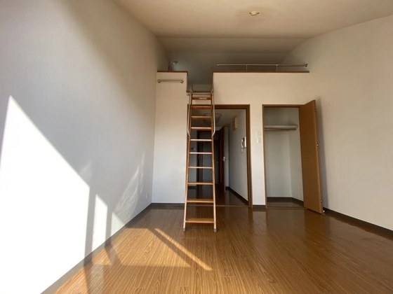 エンバシーコート