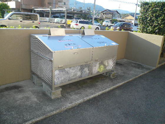 ロイヤルビュー一茶苑