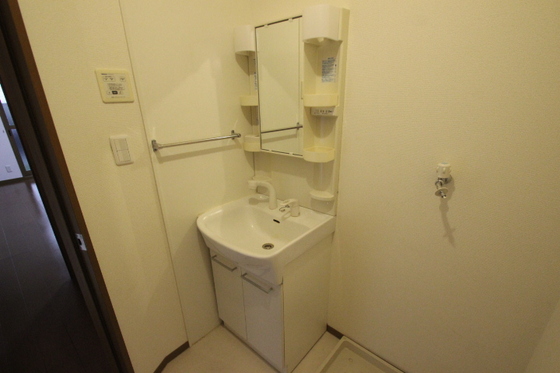 フローラ西山本