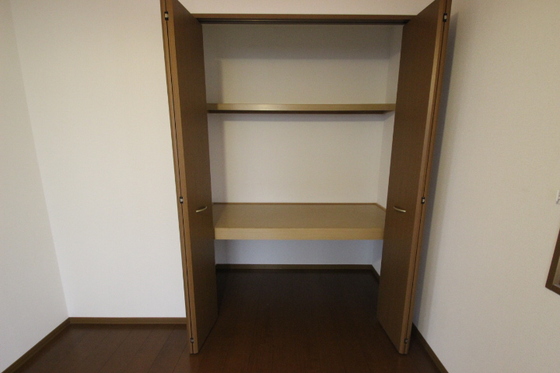 フローラ西山本