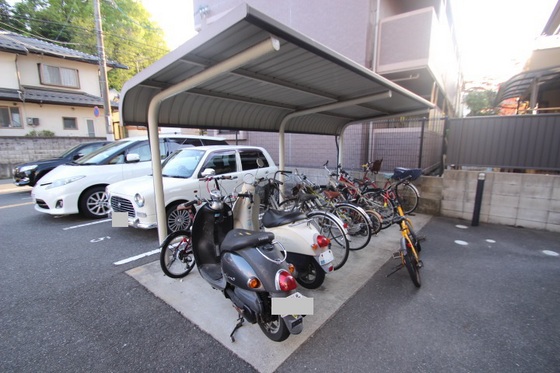 フローラ西山本