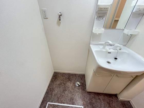 シャイニーヒルズE&M