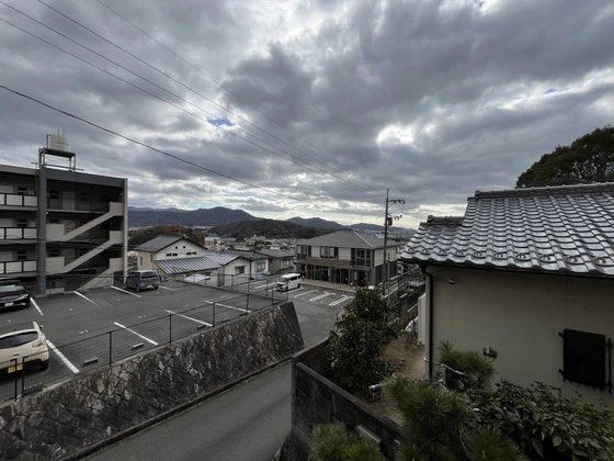 シャイニーヒルズE&M