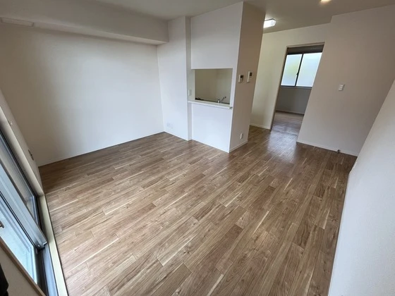 シャイニーヒルズE&M