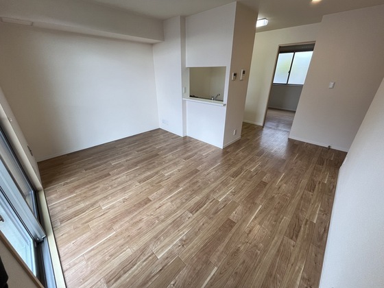 シャイニーヒルズE&M