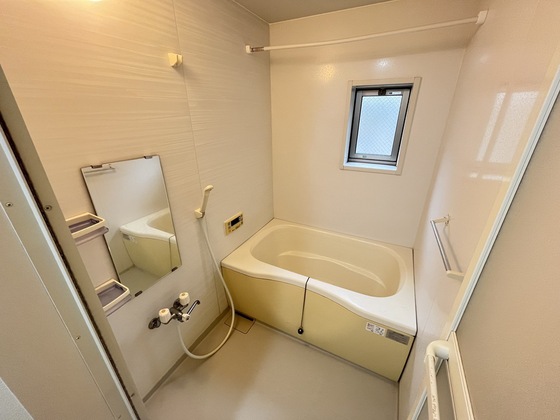 シャイニーヒルズE&M