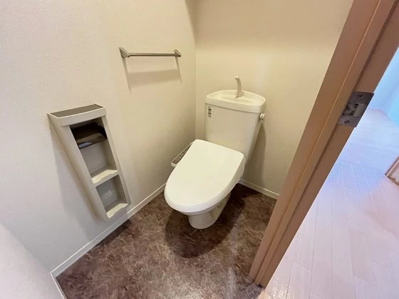 シャイニーヒルズE&M