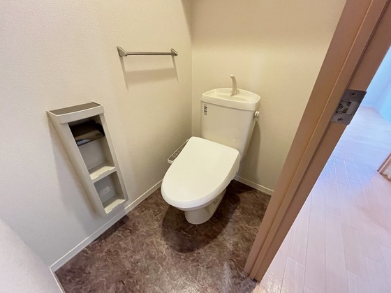 シャイニーヒルズE&M