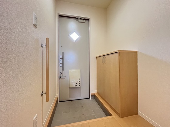 シャイニーヒルズE&M