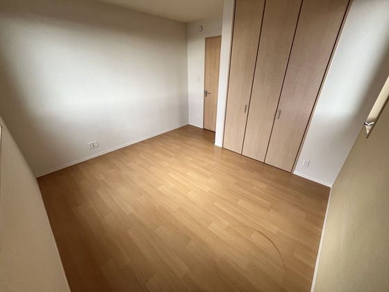 シャイニーヒルズE&M