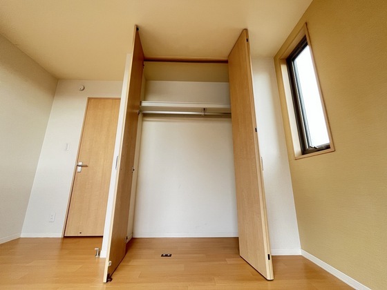 シャイニーヒルズE&M