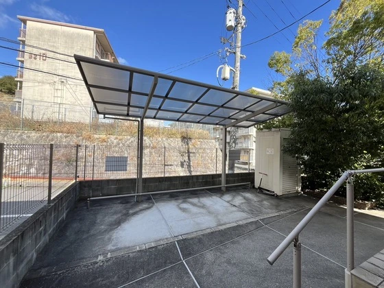 シャイニーヒルズE&M