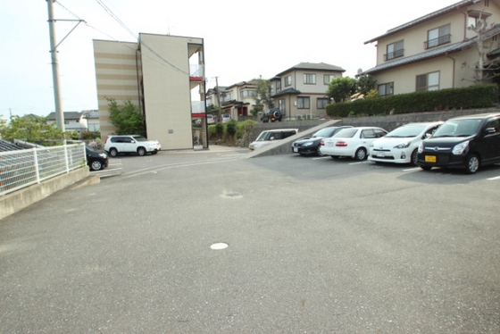 レオパレスラフィーナ