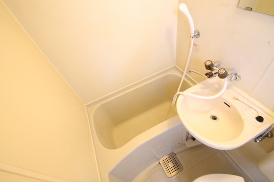 アヴェニュー佐方