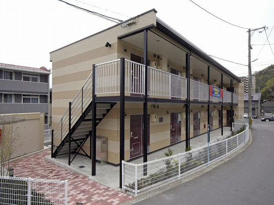 レオパレスラポール