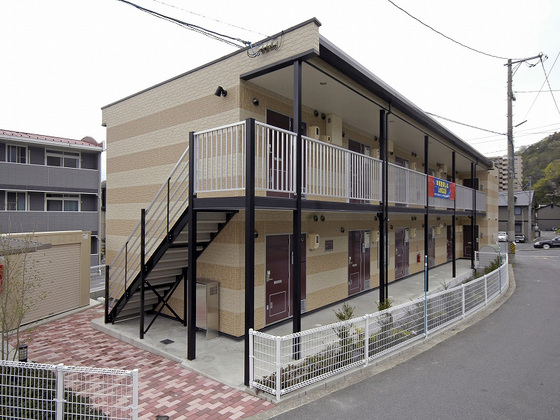 レオパレスラポール