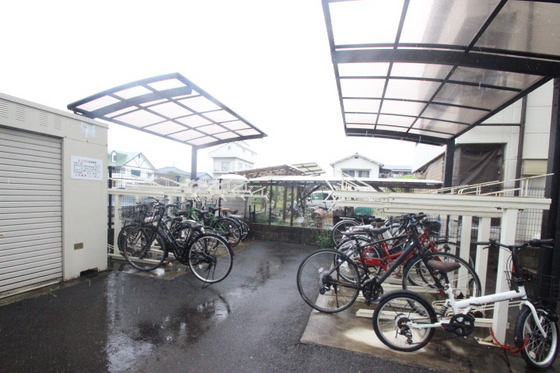 グラビスコート西原駅前