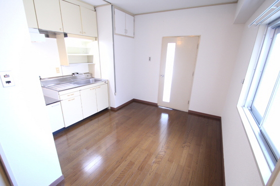 日商岩井光町ハイツ