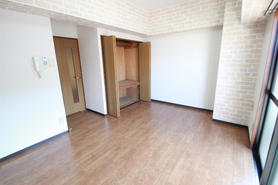 プラティーク川島