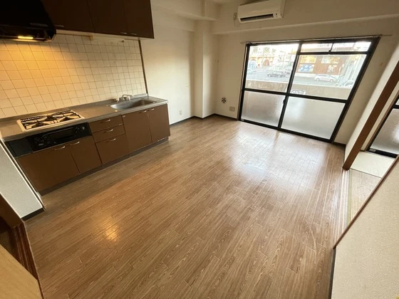 プラティーク川島