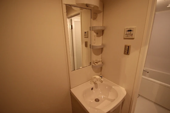 クリスタルビル