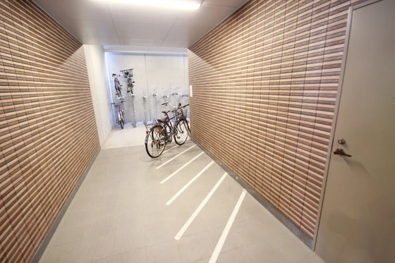 クリスタルビル