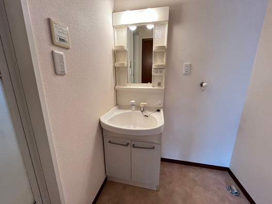 ジェネス八木 B棟