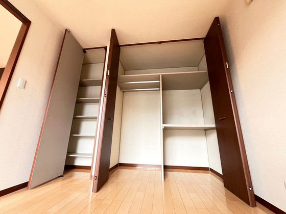 ジェネス八木 B棟