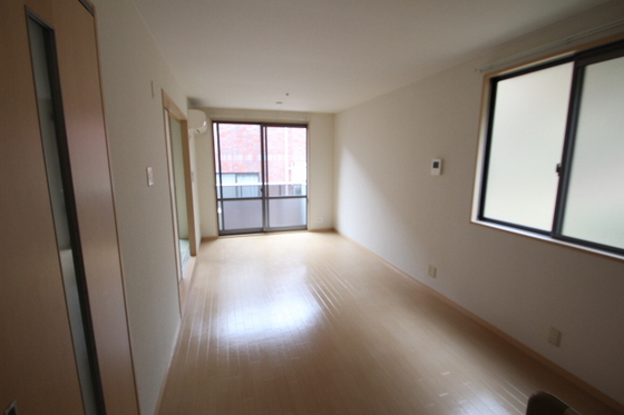 シャーメゾン己斐 B棟