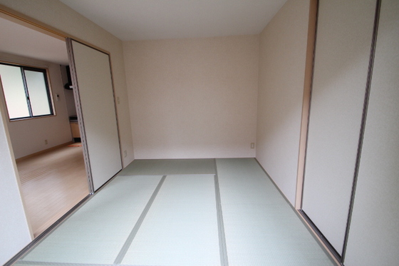 シャーメゾン己斐 B棟