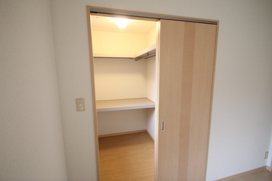 シャーメゾン己斐 B棟