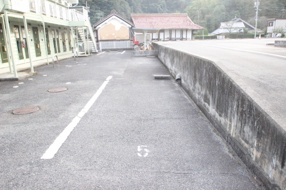 グリューネ B棟