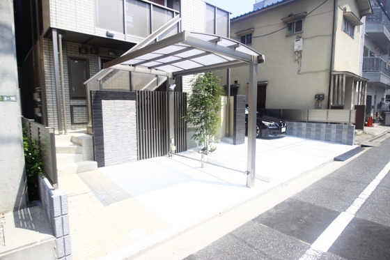 フォースアベニュー