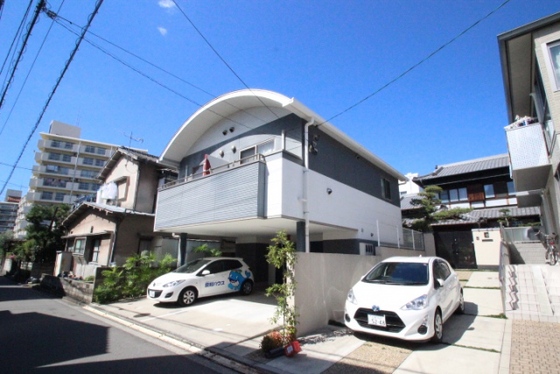 カーサ・ノブレ(左側)