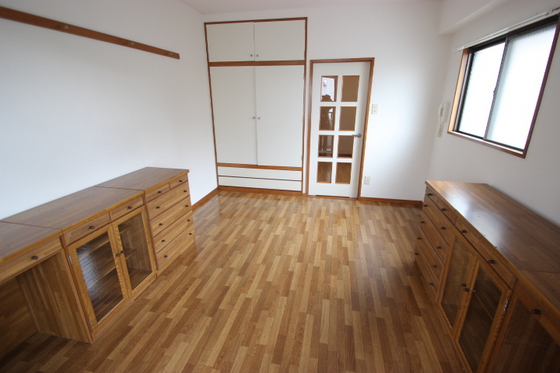 西本ビル(中広)