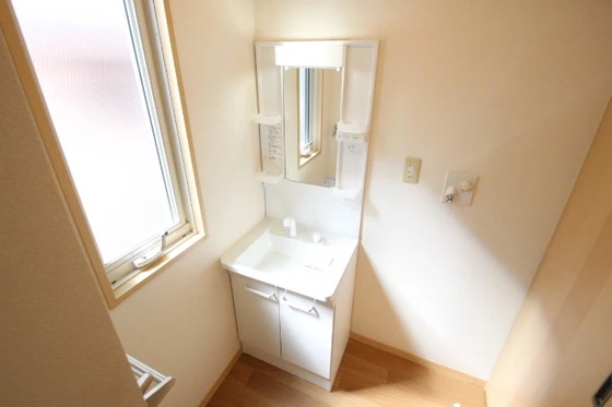 レーヴィンス 栄