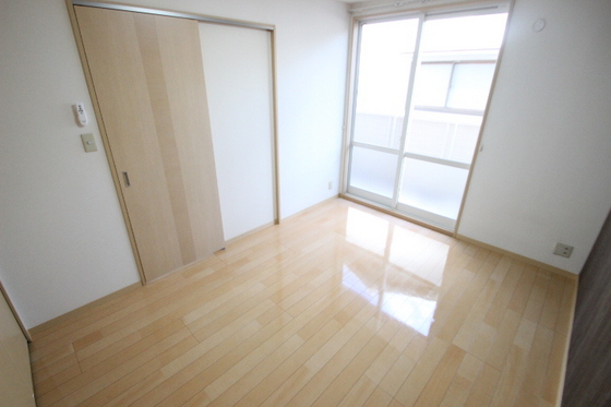 レーヴィンス 栄